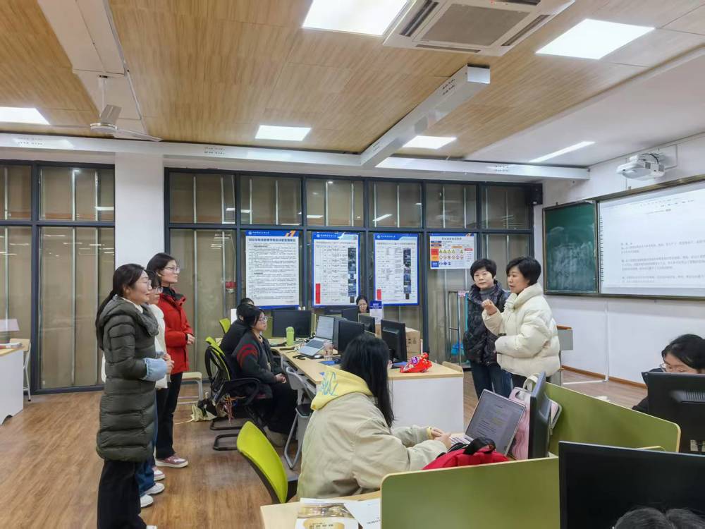 学院领导看望业财税融合大数据应用赛项集训备赛师生