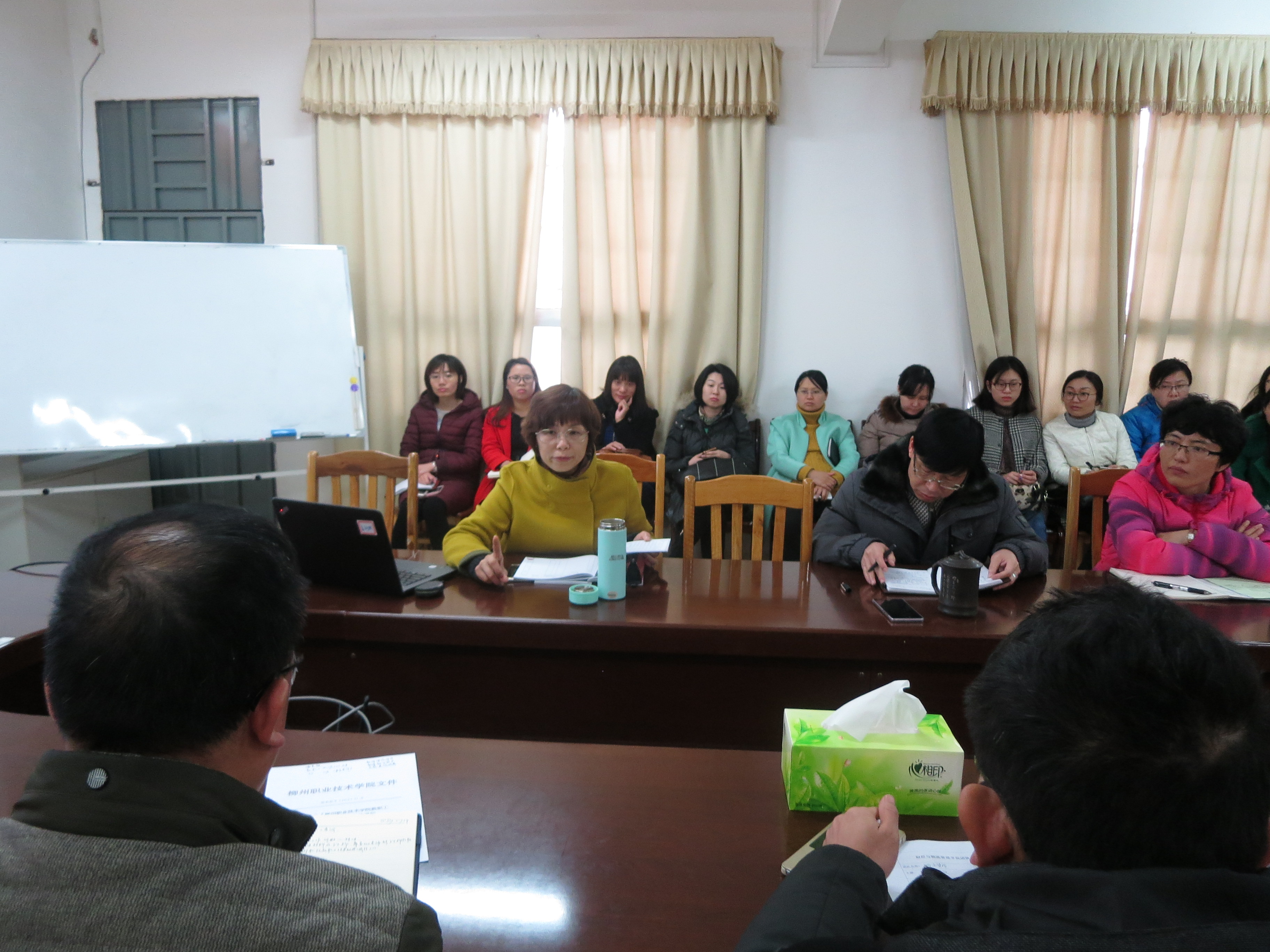 冯雪萍院长在全院教师中进一步解读了该院2016-2017学年度下学期教学工作要点和工作进程