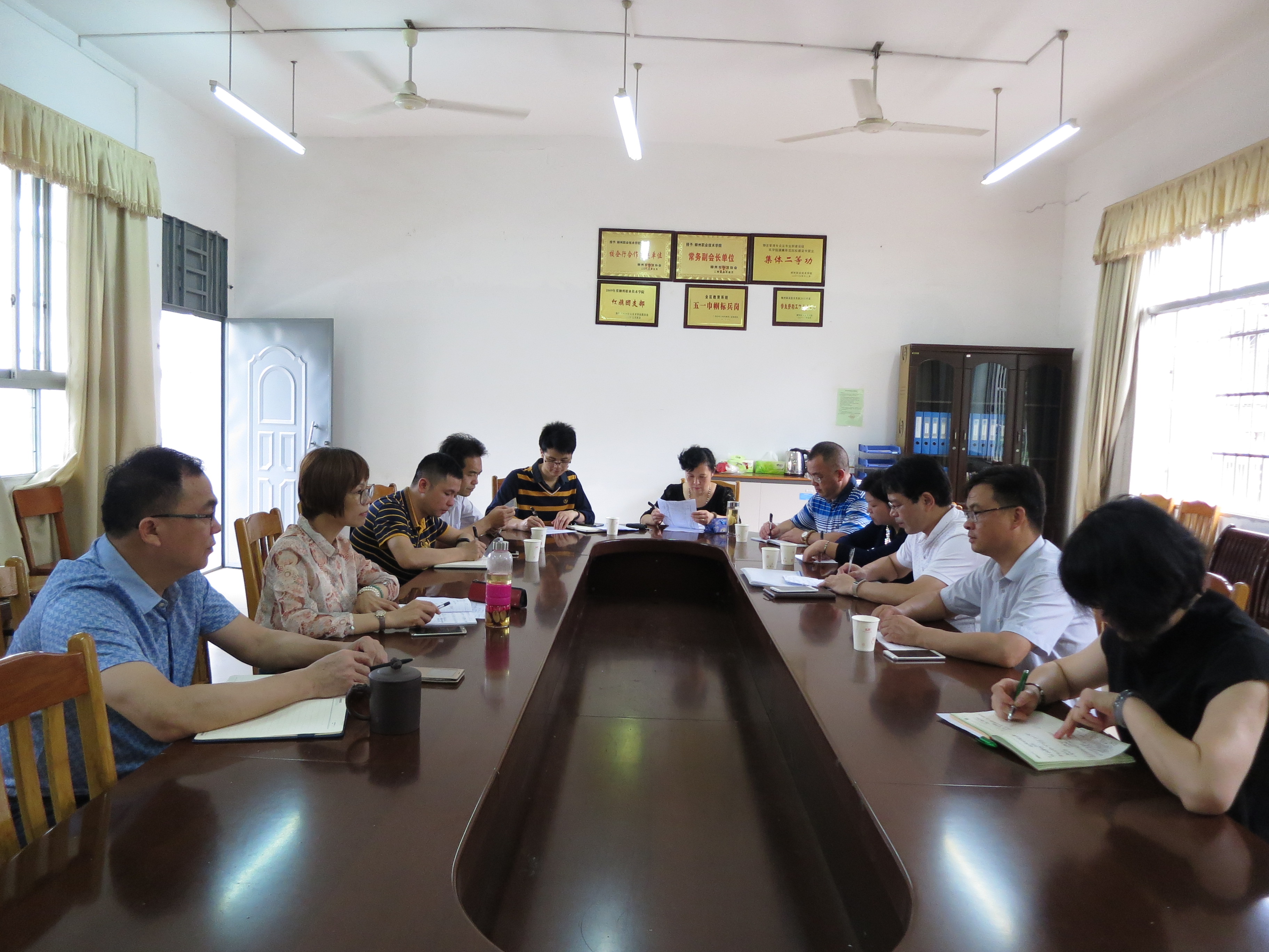 冉总会计师带队的调研组在调研