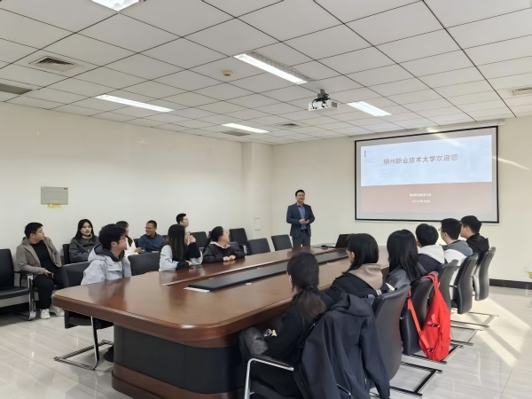 图2 林圣存副院长带队在天津大学宣讲现场