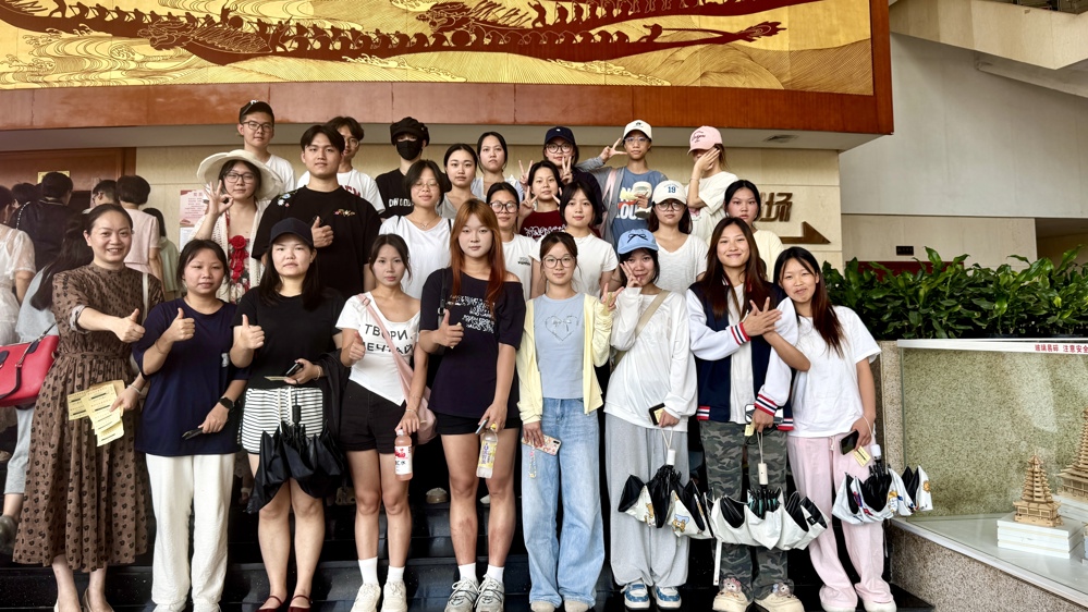 柳州音乐厅师生合影