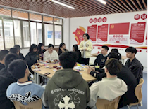 艺术学院在“一站式”学生社区开展班干部交流会