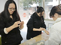 艺术学院举办“饺香四溢，情暖冬至”主题活动