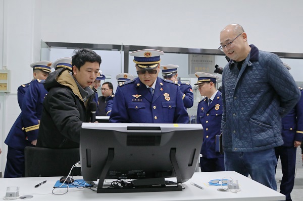 柳州消防救援支队到我校调研交流 校党委书记刘子林参加座谈