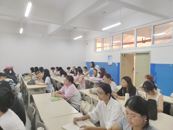 辅导员巡查课堂