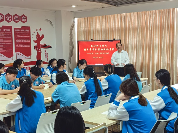引路人·同路人——财经与物流管理学院党委深入学生开展沉浸式思政教育活动