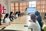 财经与物流管理学院开展导师入社区开展职业规划指导及交流活动