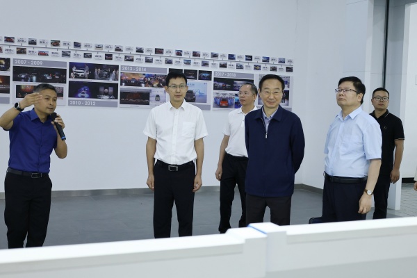 调研我校汽车工程学院