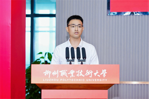 优秀校友房九林发表返校致辞