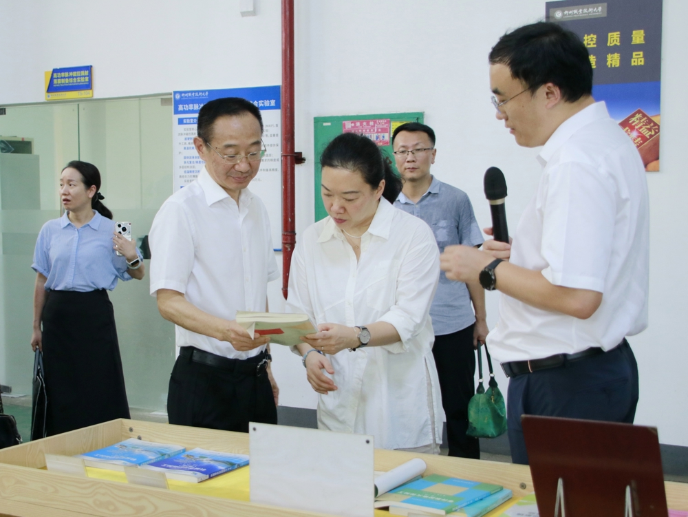 柳州市副市长胡兰率队到我校开展产学研专题调研