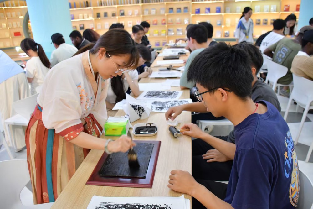 同学们认真制作 同学们认真制作