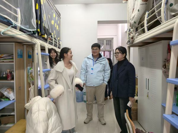 周虹副书记给学生进行期末备考加油鼓励