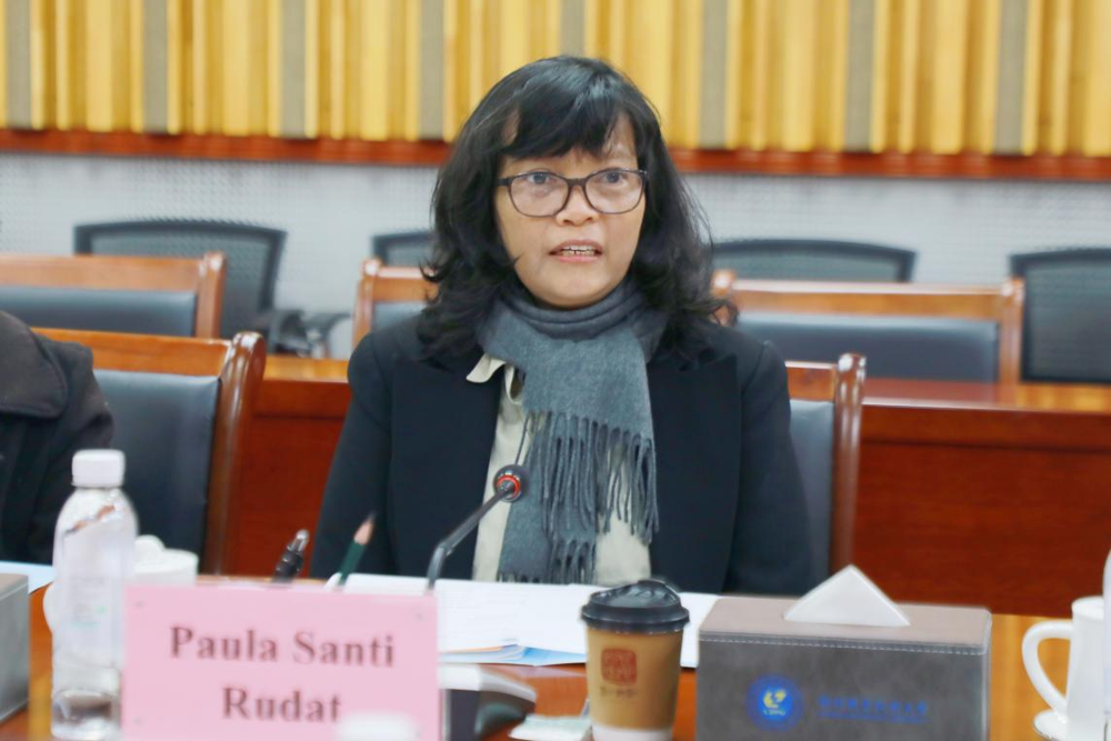 印尼万隆国立理工学院副校长保拉·桑蒂·鲁达特发言 印尼万隆国立理工学院副校长保拉·桑蒂·鲁达特发言