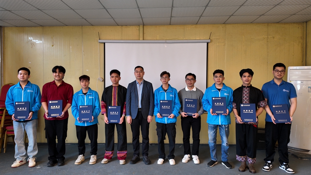 越南鲁班工坊学生人工智能研学团圆满结营