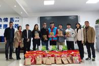 团市委到我校慰问留校过年的青年学生