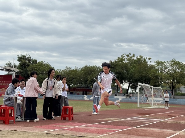 跳远精彩瞬间 跳远精彩瞬间