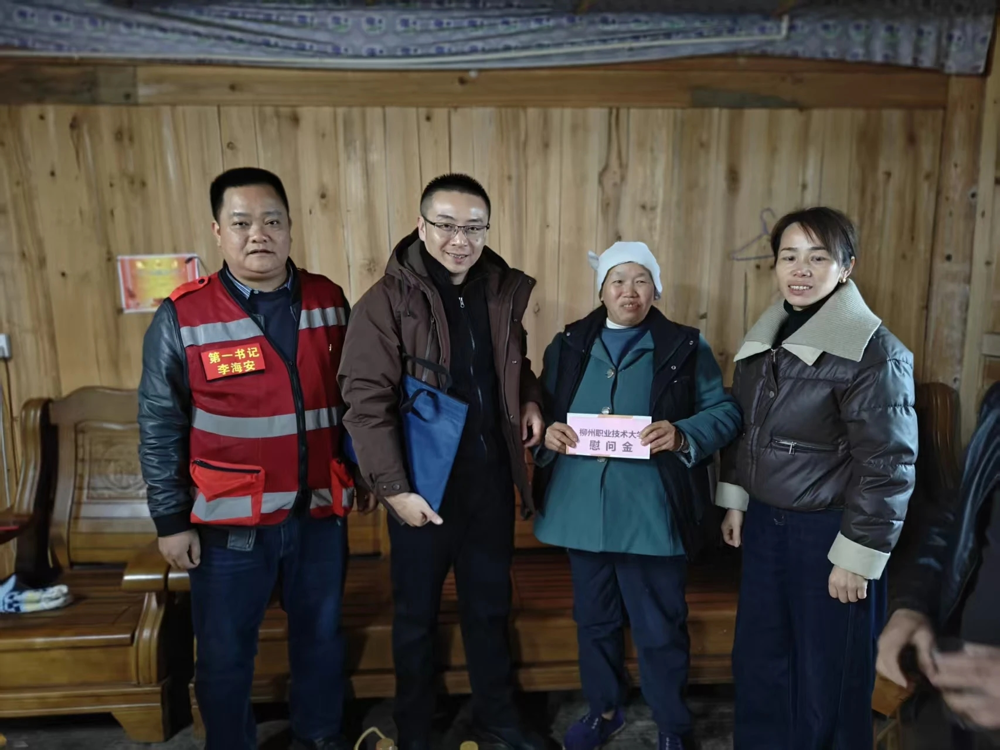 慰问组入户走访村民