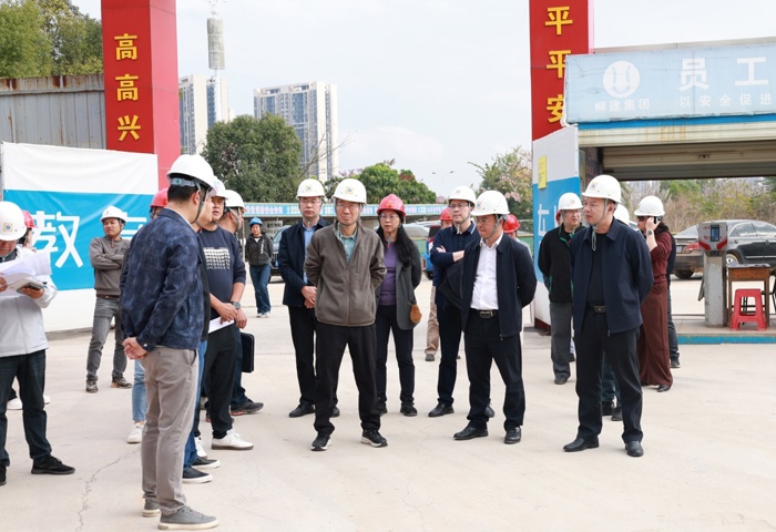 学校班子领导实地调研官塘校区二期项目建设情况