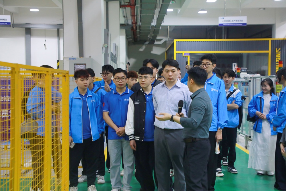 The Vietnamese Study Team is Visiting Our Training Rooms