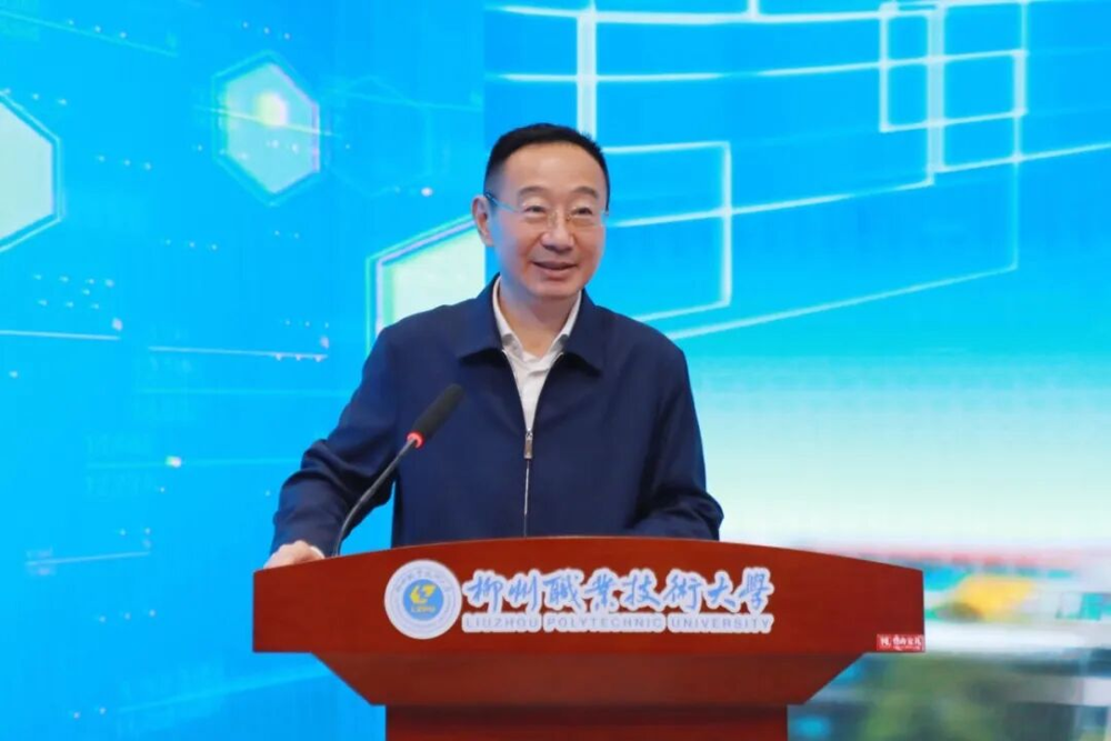 Mr. Liu Zilin Making an Introduction to the University