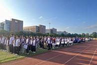 汽车工程学院举行“资助点亮梦想 奋斗书写青春”主题升旗仪式