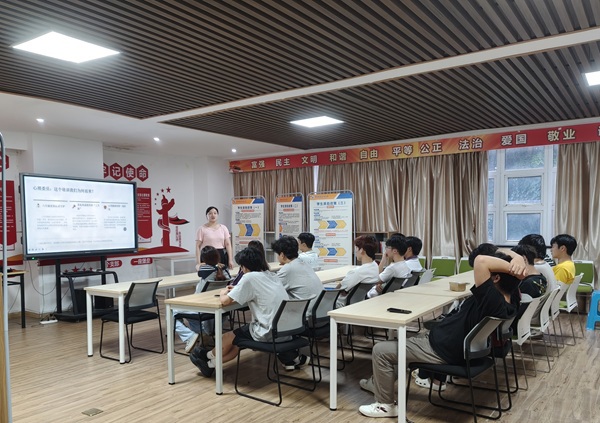 F:/樊李禛-辅导员工作材料/个人-工作成绩荣誉/新闻稿/2026年新闻稿/心理委员培训(600像素).jpg心理委员培训(600像素)