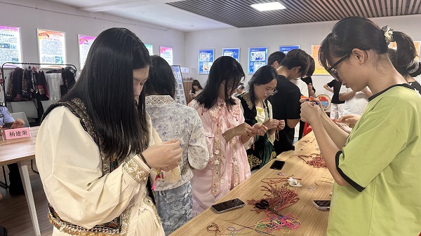 手工DIY五彩心绳