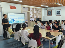 艺术学院开展“不‘漆’而遇，尽‘扇’尽美”漆扇绘制主题活动