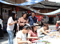 艺术学院携手多方共启“染绎自然·非遗正青春”植物染系列展演活动