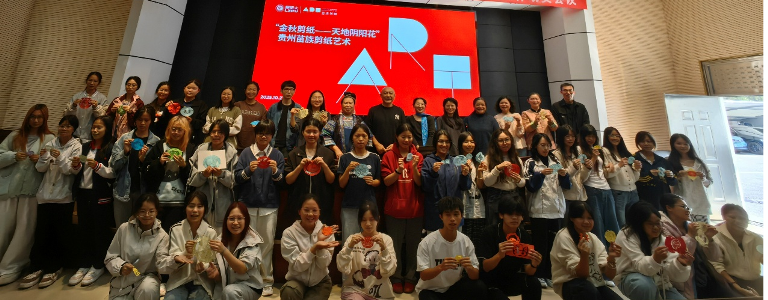 参加讲座师生合影 参加讲座师生合影