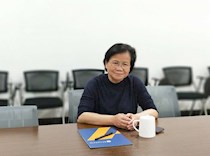 柳州市文联副主席吴桂贞一行到艺术学院调研