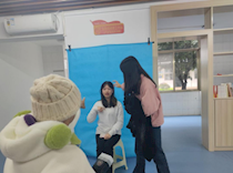 艺术学院开展党的二十大精神学习宣传进“一站式”学生社区系列活动之“最美证件照”志愿服务活动